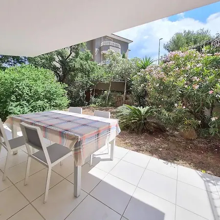 En Centre-ville En Rez-de-jardin * Cavalaire-sur-Mer