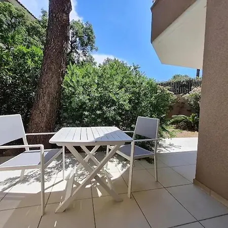 En Centre-ville En Rez-de-jardin * Cavalaire-sur-Mer