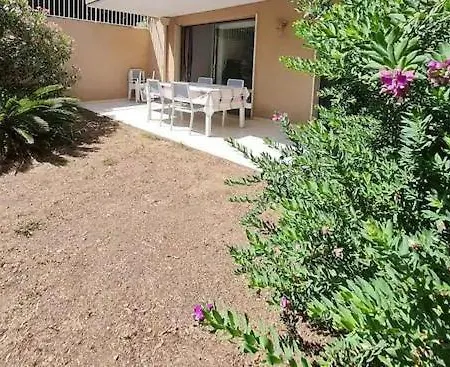 En Centre-ville En Rez-de-jardin 아파트 카발레르쉬르메르